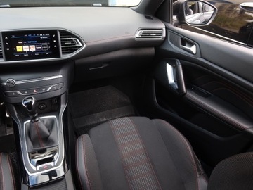 Peugeot 308 II SW Facelifting 1.5 BlueHDI 130KM 2020 Peugeot 308 1.5 BlueHDi, Skóra, Navi, Klima, zdjęcie 7