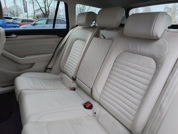 Volkswagen Passat B8 Variant 2.0 TSI BlueMotion Technology 220KM 2017 Volkswagen Passat 2.0 TSI 220KM Highline DSG, Salo, zdjęcie 24