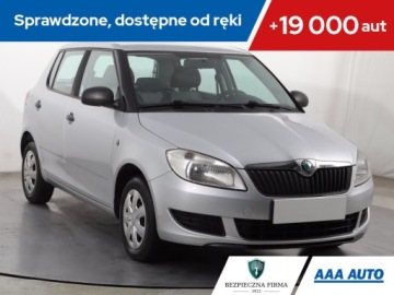Skoda Fabia II Hatchback Facelifting 1.2 HTP 60KM 2011 Skoda Fabia 1.2, Salon Polska, Klima, Parktronic