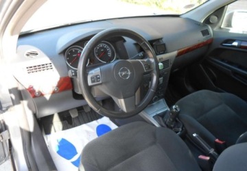 Opel Astra H Hatchback 5d 1.7 CDTI ECOTEC 100KM 2005 Opel Astra Opel Astra H 1.7 Diesel 100KM, zdjęcie 10