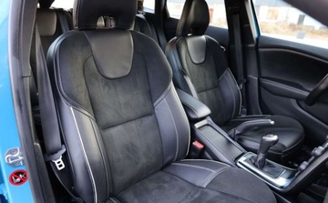 Volvo V40 II Cross Country 2.0 T3 DRIVE-E 152KM 2016 Volvo V40 Volvo V40 T3 RDesign 2.0 Benzyna 152KM, zdjęcie 25