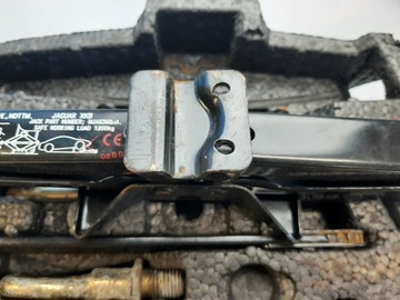 JAGUAR XK8 MJA6360AA ДЖЕК ВСТАВКА