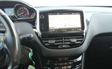 Peugeot 2008 I SUV Facelifting 1.2 PureTech 110KM 2018 Peugeot 2008 1.2 Benzyna 110KM, zdjęcie 16