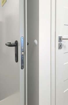 САМОКЛЕЯЩИЙСЯ ДВЕРНОЙ БАМПЕР 40 БЕЛЫЙ