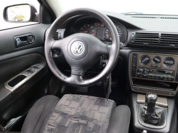 Volkswagen Passat B4 Kombi 1.6 100KM 1997 VW Passat 1.6, Klima, zdjęcie 6