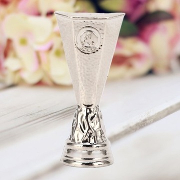 ТОЧНО МОДЕЛИРОВАННАЯ МОДЕЛЬ ФУТБОЛЬНОГО КУБКА