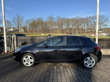 Opel Astra J Hatchback 5d 1.4 Turbo ECOTEC 140KM 2011 Opel Astra 1,4 Turbo 140 ps ładna świezo, zdjęcie 3