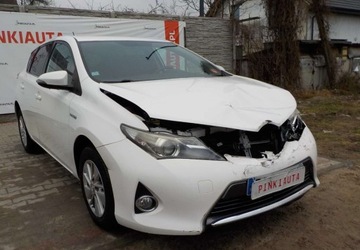 Toyota Auris II 2014 Toyota Auris Okazja 1.8 Hybryda 99KM