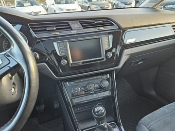 Volkswagen Touran III 1.6 TDI 110KM 2015 Volkswagen Touran 1,6 diesel 110KM panorama navi, zdjęcie 10