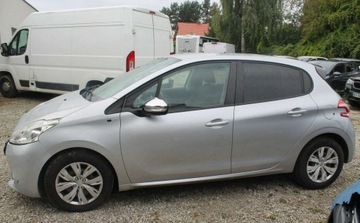 Peugeot 208 I Hatchback 3d 1.6 e-HDI 92KM 2015 Peugeot 208 1.6 Diesel 92KM, zdjęcie 7