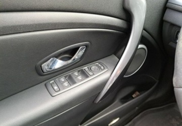 Renault Megane III Hatchback 2.0 dCi 160KM 2011 Renault Megane Renault Megane III GT Wersja Renault Sport Kubelki Duze, zdjęcie 13