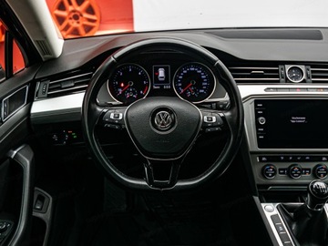 Volkswagen Passat B8 Variant 2.0 TDI BlueMotion SCR 150KM 2019 VOLKSWAGEN Passat 2.0 TDI Comfortline Combi 150KM 2019, zdjęcie 9