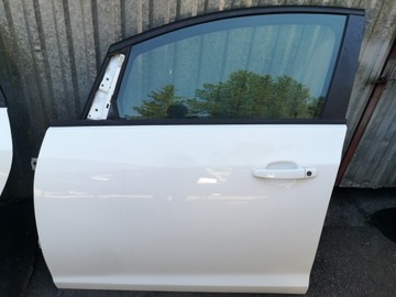 ASTRA J IV KOMBI 5HB DVEŘE LEVÝ PŘEDNÍ Y40R