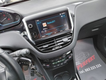 Peugeot 2008 I SUV Facelifting 1.2 PureTech 130KM 2019 Peugeot 2008 130 KM Klimatronik Sensor PDC Navi 1.2 Benzyna 130KM, zdjęcie 19