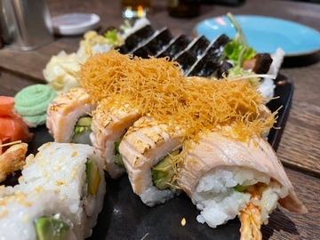 ДЕРЕВЯННЫЙ ПРЕСС ДЛЯ ПРИГОТОВЛЕНИЯ СУШИ С НАБОРОМ РОЛИКОВ