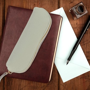 Специальный мини-кожаный пенал.