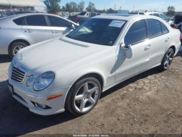 Mercedes Klasa E W212 2009 Mercedes-Benz Klasa E 550 2009 5.5 Benzyna 382KM, zdjęcie 1