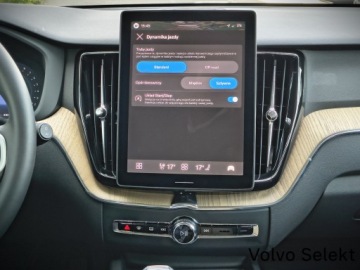 Volvo XC60 II 2025 Volvo XC 60 5B AWD Plus Dark LED BLIS ACC Pilot As, zdjęcie 19
