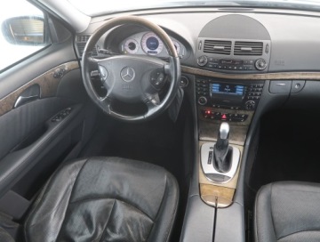 Mercedes Klasa E W211 Kombi S211 3.0 V6 (320 CDI) 224KM 2005 Mercedes E E 320 CDI , 221 KM, Automat, Navi, zdjęcie 6