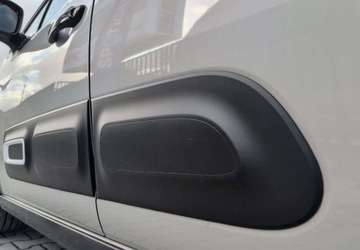 Citroen C3 III Hatchback Facelifting 1.2 PureTech 83KM 2023 Citroen C3 1.2 PureTech Shine SalonPL FVat Zadbany Niski Przebieg Od Reki, zdjęcie 13