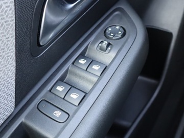 Citroen C4 III SUV 1.2 PureTech 130KM 2021 Citroen C4 1.2 PureTech, Salon Polska, Serwis ASO, zdjęcie 17