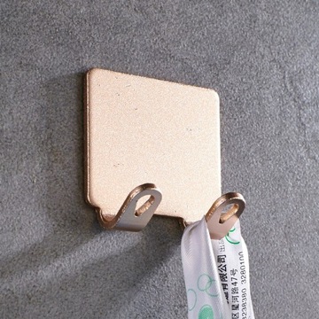 ДЕРЖАТЕЛЬ ДЛЯ БРИТЬЯ ЗОЛОТАЯ Стальная вешалка