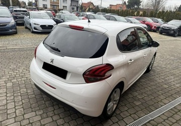 Peugeot 208 I Hatchback 5d Facelifting 1.2 PureTech 82KM 2017 Peugeot 208 1,2 82KM Klimatyzacja 1.2 Benzyna 82KM, zdjęcie 6