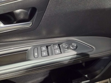 Peugeot 5008 II Crossover Facelifting 1.2 PureTech 130KM 2022 Peugeot 5008 1.2 PureTech GT EAT8 7os. Gwrancja Dealer 1.2 Benzyna 130KM, zdjęcie 13