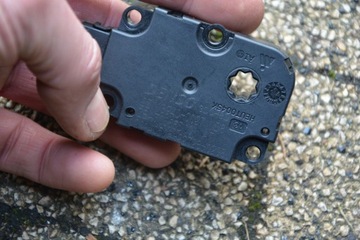 МОТОР ОБОГРЕВАТЕЛЯ CZ113940-0027