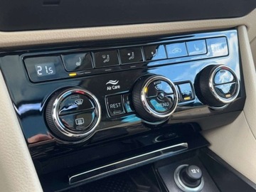 Skoda Superb III Kombi Facelifting 2.0 TDI SCR 150KM 2021 Skoda Superb 2.0TDI 150KM Style DSG SerwisASO Panorama Matrix Navi Hak FV23, zdjęcie 28