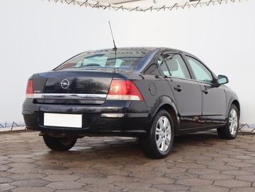 Opel Astra H Sedan 1.6 ECOTEC 115KM 2010 Opel Astra 1.6 16V, Salon Polska, Klima, zdjęcie 4
