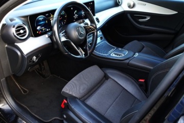 Mercedes Klasa E W213 Limuzyna Facelifting 2.0 E220d 194KM 2021 Mercedes-Benz Klasa E 4Matic Kamera Czujniki park Tempomat Asyst. mart, zdjęcie 8