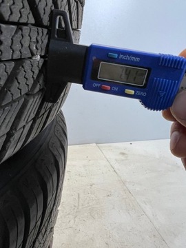 AUDI A1 KOLA RÁFKY Z PNEUMATIKA ZIMNÍ 15,