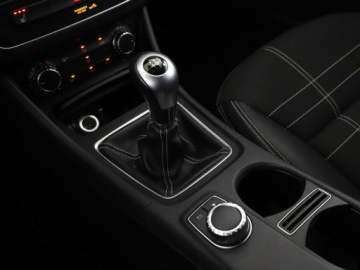 Mercedes CLA C117 Shooting Brake 1.6 180 122KM 2015 Mercedes CLA 180 półskóra navi klima grzane, zdjęcie 25