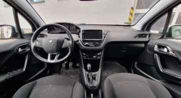 Peugeot 208 I Hatchback 5d Facelifting 1.2 PureTech 82KM 2017 Peugeot 208 Salon PL Faktura VAT Climatronic Czujnik deszczuzmierzchu 1.2, zdjęcie 23