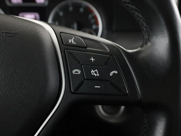 Mercedes Klasa A W176 Hatchback 5d 1.6 180 BlueEFFICIENCY 122KM 2014 Mercedes A 180 Bi-Xenon grzane fotele navi, zdjęcie 27