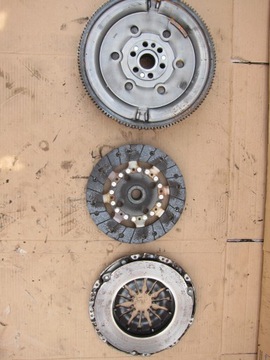 КОМПЛЕКТ ДВУМАССОВОГО КОЛЕСА RENAULT CLUTCH 1.2TCE