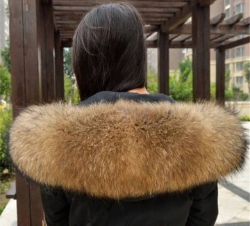 Вещи на капюшон с естественным енотом 80 см
