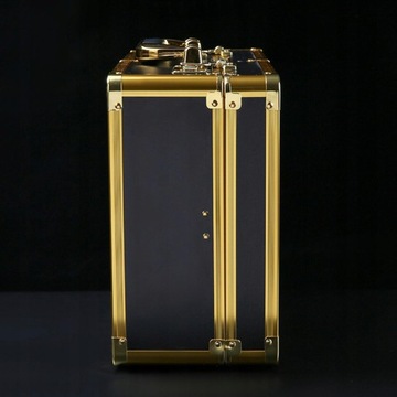 Большой парикмахерский чемодан для машинки для стрижки.