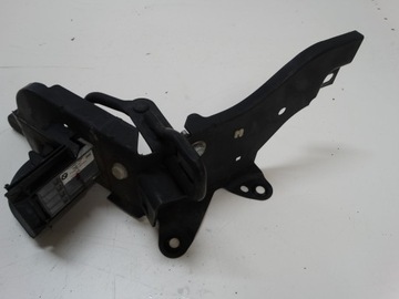 ZATRZASK ROLETY BAGAŻNIKA BMW E83 X3 PRAWA