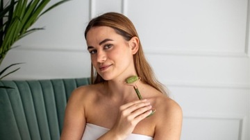 ВАЛИК ДЛЯ ЛИЦА ГОФРИРОВАННЫЙ НЕФРИТОВЫЙ МАССАЖНЫЙ ВАЛИК 15 СМ НАТУРАЛЬНЫЙ УСПОКАИВАЮЩИЙ