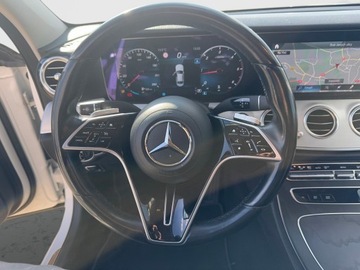 Mercedes Klasa E W213 Limuzyna Facelifting 2.0 E220d 194KM 2021 Mercedes-Benz E 220 220d 4 Matic, Pakiet AMG, Salo, zdjęcie 9