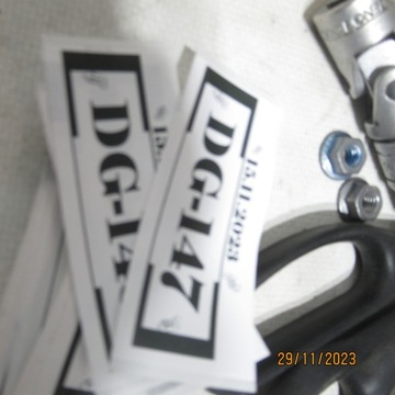 DG-147 SVAZEK DVEŘE PRAVÝ ZADNÍ SEAT ATECA / SKODA KAROQ 57A971694K