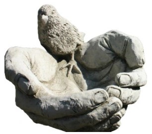 PTAK W RĘKACH figura betonowa