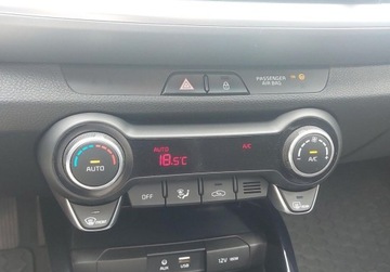 Kia Stonic Crossover 1.0 T-GDI 120KM 2019 Kia Stonic Climatronic Navi Kamera Szyberdach Tempomat Alu17 Dealer Kia, zdjęcie 27