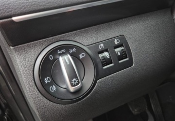 Volkswagen Touran II 2.0 TDI 170KM 2011 Volkswagen Touran 2,0 170KM Automat DSG Highline Navi Kamera PDC 2.0 Diesel, zdjęcie 12