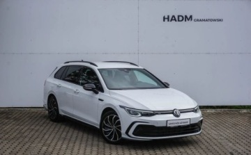 Volkswagen Golf VIII Variant 1.5 eTSI 150KM 2023 Volkswagen Golf Volkswagen Golf 1.5 eTSI MHEV R-Line DSG 1.5 Benzyna 150KM