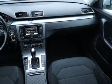 Volkswagen Passat B7 Variant 2.0 TDI CR DPF BlueMotion 140KM 2013 VW Passat 2.0 TDI, DSG, Navi, Xenon, Bi-Xenon, zdjęcie 7
