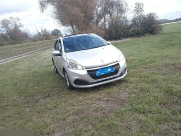 Peugeot 208 I Hatchback 5d Facelifting 1.6 BlueHDi 100KM 2016 Peugeot 208 Blue-HDi 100 Stop/Start Allure 99KM 2016r bezwypadkowy, zdjęcie 1