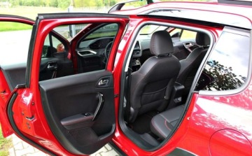 Peugeot 2008 I SUV Facelifting 1.2 PureTech 110KM 2019 Peugeot 2008 1.2 i Gt-line Navi Kamera 1 rok gwarancji 1.2 Benzyna, zdjęcie 11